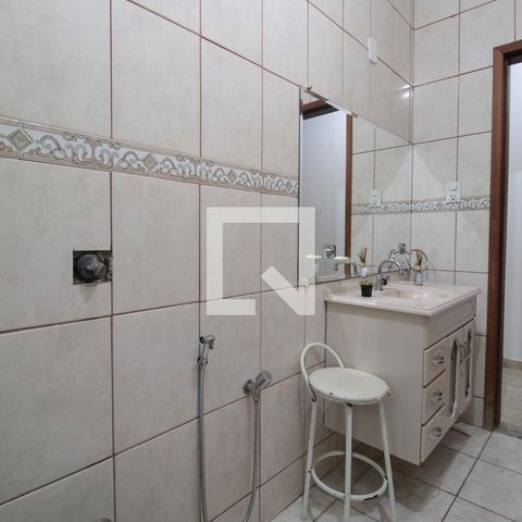 Casa à venda com 200m², 6 quartos e 2 vagasBanheiro Social