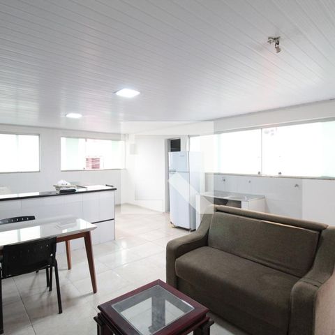 Casa à venda com 200m², 6 quartos e 2 vagasCasa 2 | Sala, Copa e Cozinha