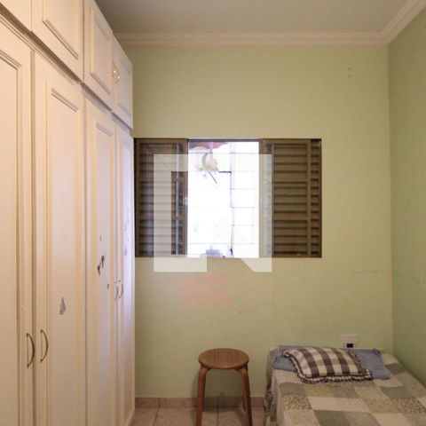 Casa à venda com 200m², 6 quartos e 2 vagasQuarto 2