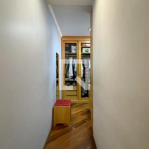 Casa à venda com 312m², 3 quartos e 2 vagas Casa à venda com 312m², 3 quartos e 2 vagasCloset - Suíte 2