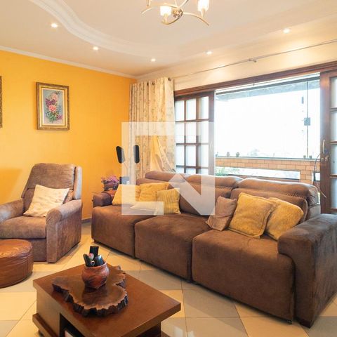 Casa à venda com 312m², 3 quartos e 2 vagas Casa à venda com 312m², 3 quartos e 2 vagasSala de TV