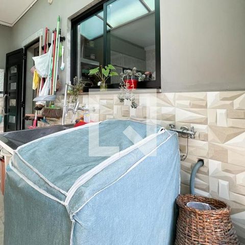 Casa à venda com 312m², 3 quartos e 2 vagas Casa à venda com 312m², 3 quartos e 2 vagasÁrea de Serviço