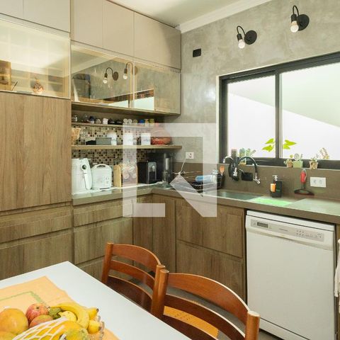 Casa à venda com 312m², 3 quartos e 2 vagas Casa à venda com 312m², 3 quartos e 2 vagasCozinha