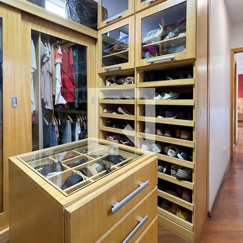 Casa à venda com 312m², 3 quartos e 2 vagas Casa à venda com 312m², 3 quartos e 2 vagasCloset - Suíte 2