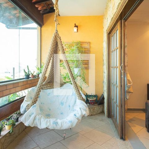 Casa à venda com 312m², 3 quartos e 2 vagas Casa à venda com 312m², 3 quartos e 2 vagasSacada