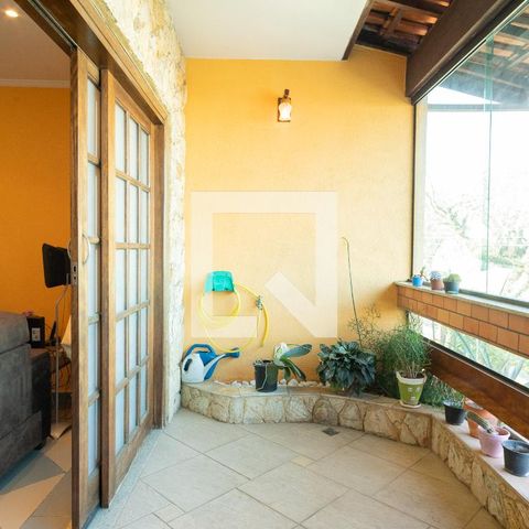 Casa à venda com 312m², 3 quartos e 2 vagas Casa à venda com 312m², 3 quartos e 2 vagasSacada