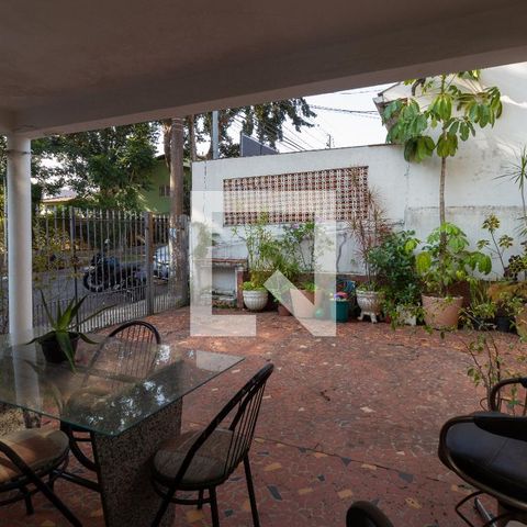 Casa à venda com 180m², 2 quartos e 2 vagas Casa à venda com 180m², 2 quartos e 2 vagasÁrea comum