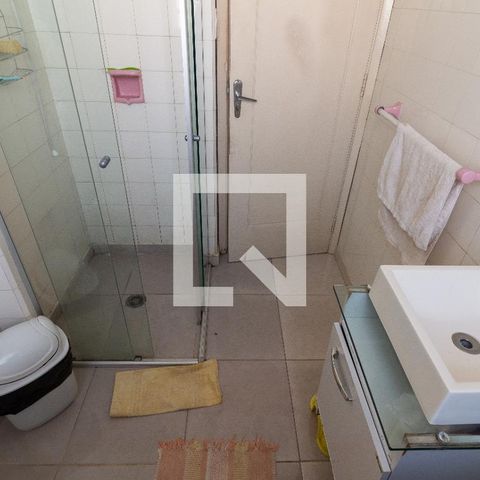 Casa à venda com 180m², 2 quartos e 2 vagas Casa à venda com 180m², 2 quartos e 2 vagasBanheiro