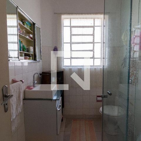 Casa à venda com 180m², 2 quartos e 2 vagas Casa à venda com 180m², 2 quartos e 2 vagasBanheiro