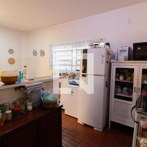 Casa à venda com 180m², 2 quartos e 2 vagas Casa à venda com 180m², 2 quartos e 2 vagasCozinha