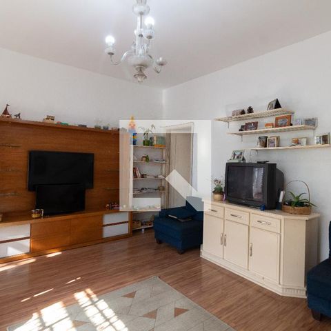 Casa à venda com 180m², 2 quartos e 2 vagas Casa à venda com 180m², 2 quartos e 2 vagasSala