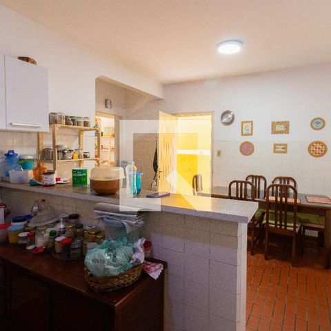 Casa à venda com 180m², 2 quartos e 2 vagas Casa à venda com 180m², 2 quartos e 2 vagasCozinha