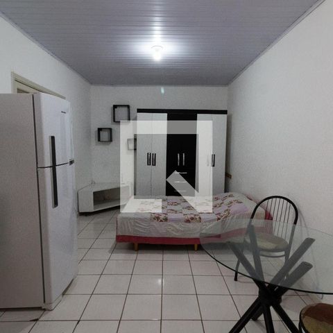 Casa à venda com 180m², 2 quartos e 2 vagas Casa à venda com 180m², 2 quartos e 2 vagasEdícula