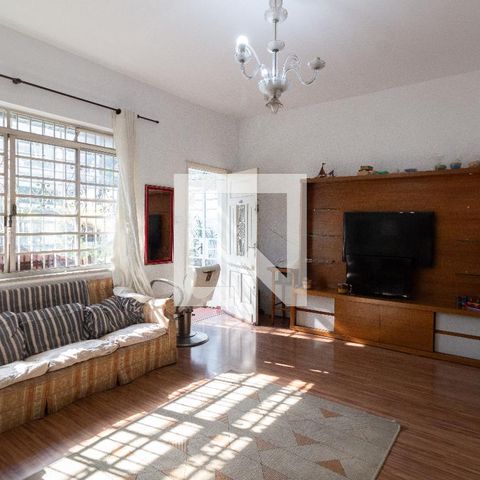Casa à venda com 180m², 2 quartos e 2 vagas Casa à venda com 180m², 2 quartos e 2 vagasSala