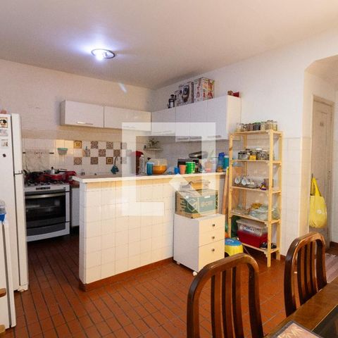 Casa à venda com 180m², 2 quartos e 2 vagas Casa à venda com 180m², 2 quartos e 2 vagasCozinha