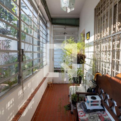 Casa à venda com 180m², 2 quartos e 2 vagas Casa à venda com 180m², 2 quartos e 2 vagasvaranda