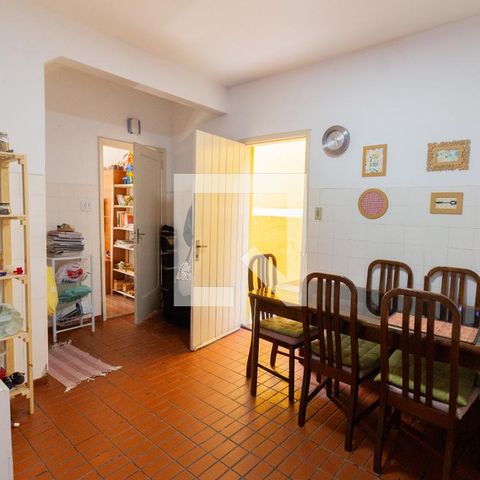 Casa à venda com 180m², 2 quartos e 2 vagas Casa à venda com 180m², 2 quartos e 2 vagasCozinha