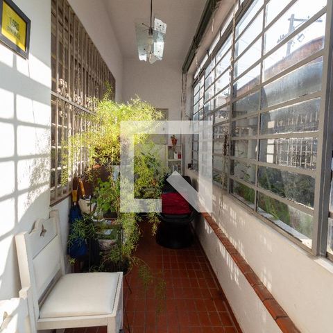 Casa à venda com 180m², 2 quartos e 2 vagas Casa à venda com 180m², 2 quartos e 2 vagasvaranda