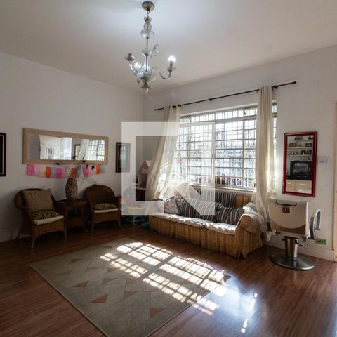 Casa à venda com 180m², 2 quartos e 2 vagas Casa à venda com 180m², 2 quartos e 2 vagasSala