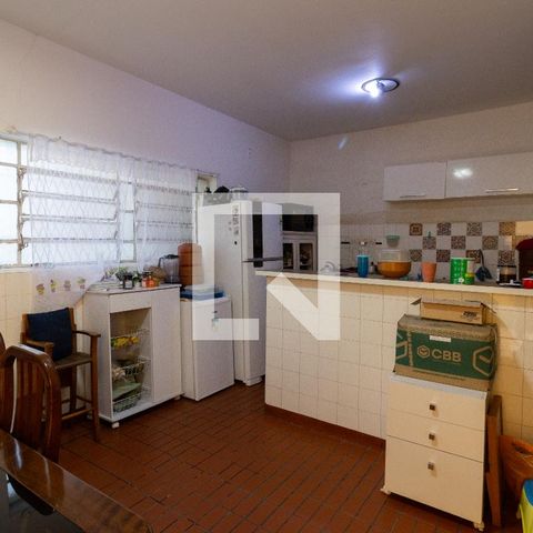Casa à venda com 180m², 2 quartos e 2 vagas Casa à venda com 180m², 2 quartos e 2 vagasCozinha