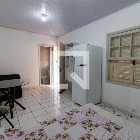 Casa à venda com 180m², 2 quartos e 2 vagas Casa à venda com 180m², 2 quartos e 2 vagasEdícula