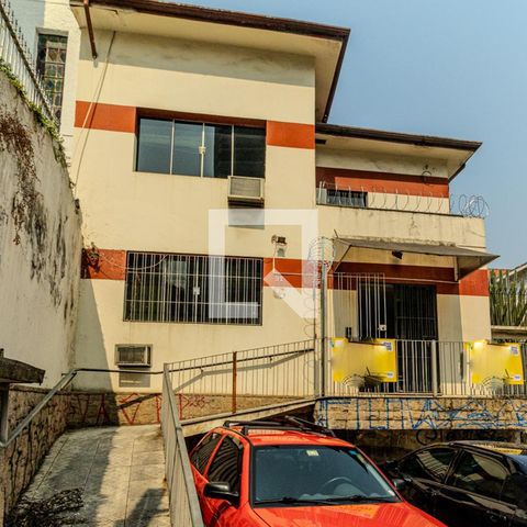 Casa à venda com 210m², 5 quartos e 3 vagasFachada