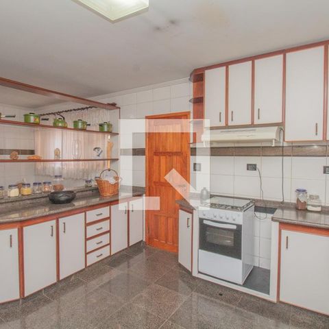 Casa à venda com 434m², 4 quartos e 8 vagas Casa à venda com 434m², 4 quartos e 8 vagasCozinha