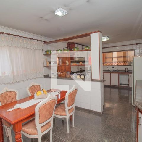 Casa à venda com 434m², 4 quartos e 8 vagas Casa à venda com 434m², 4 quartos e 8 vagasCozinha