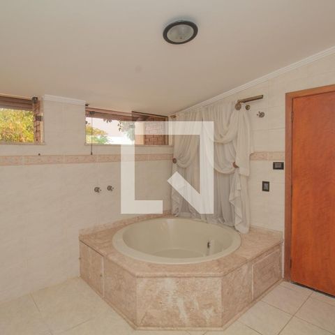Casa à venda com 434m², 4 quartos e 8 vagas Casa à venda com 434m², 4 quartos e 8 vagasBanheiro Quarto 1