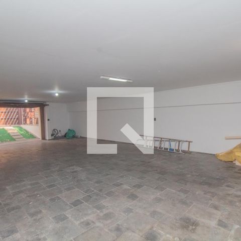 Casa à venda com 434m², 4 quartos e 8 vagas Casa à venda com 434m², 4 quartos e 8 vagasGaragem