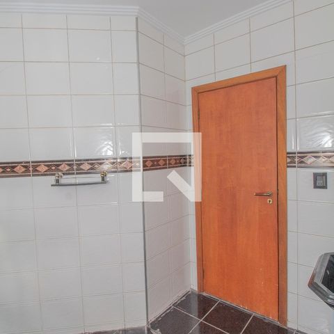Casa à venda com 434m², 4 quartos e 8 vagas Casa à venda com 434m², 4 quartos e 8 vagasBanheiro Quarto 2