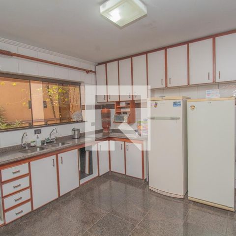 Casa à venda com 434m², 4 quartos e 8 vagas Casa à venda com 434m², 4 quartos e 8 vagasCozinha