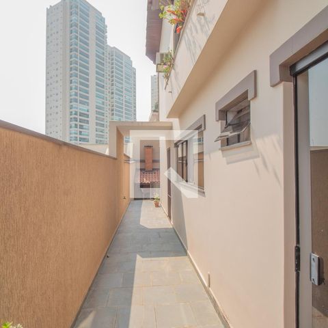 Casa à venda com 434m², 4 quartos e 8 vagas Casa à venda com 434m², 4 quartos e 8 vagasÁrea Externa
