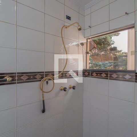 Casa à venda com 434m², 4 quartos e 8 vagas Casa à venda com 434m², 4 quartos e 8 vagasBanheiro Quarto 2