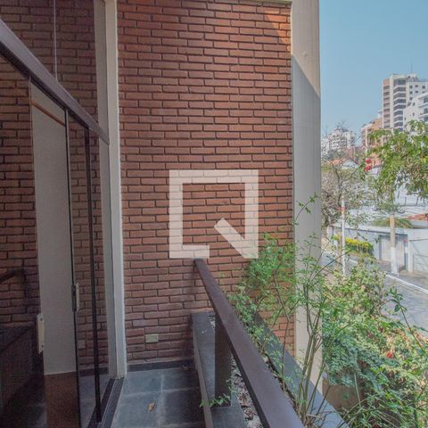 Casa à venda com 434m², 4 quartos e 8 vagas Casa à venda com 434m², 4 quartos e 8 vagasVaranda Quarto 1