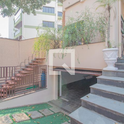 Casa à venda com 434m², 4 quartos e 8 vagas Casa à venda com 434m², 4 quartos e 8 vagasÁrea Externa