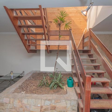 Casa à venda com 434m², 4 quartos e 8 vagas Casa à venda com 434m², 4 quartos e 8 vagasSala detalhes
