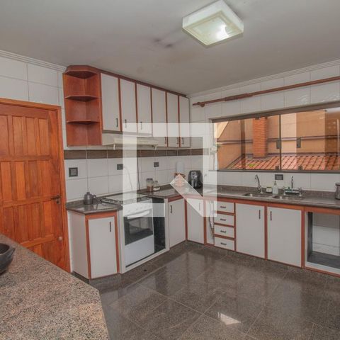 Casa à venda com 434m², 4 quartos e 8 vagas Casa à venda com 434m², 4 quartos e 8 vagasCozinha