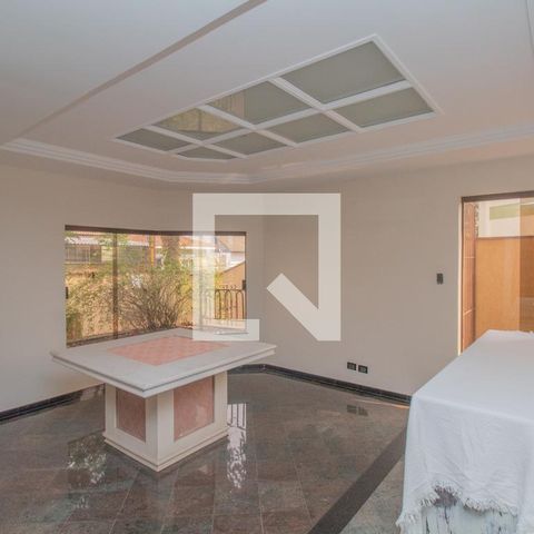Casa à venda com 434m², 4 quartos e 8 vagas Casa à venda com 434m², 4 quartos e 8 vagasSala detalhes