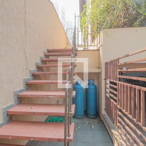 Casa à venda com 434m², 4 quartos e 8 vagas Casa à venda com 434m², 4 quartos e 8 vagasÁrea Externa