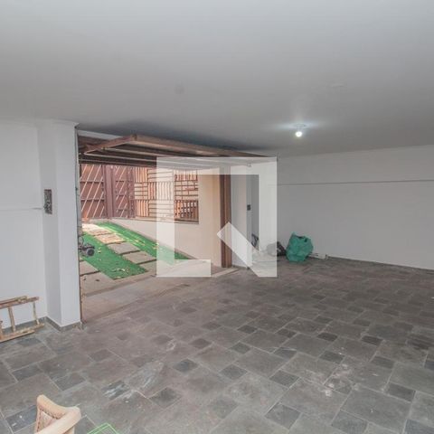 Casa à venda com 434m², 4 quartos e 8 vagas Casa à venda com 434m², 4 quartos e 8 vagasGaragem