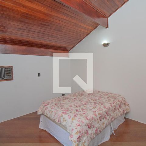 Casa à venda com 434m², 4 quartos e 8 vagas Casa à venda com 434m², 4 quartos e 8 vagasQuarto 1