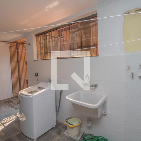 Casa à venda com 434m², 4 quartos e 8 vagas Casa à venda com 434m², 4 quartos e 8 vagasÁrea de Serviço