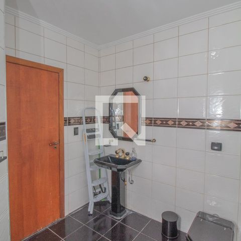Casa à venda com 434m², 4 quartos e 8 vagas Casa à venda com 434m², 4 quartos e 8 vagasBanheiro Quarto 2
