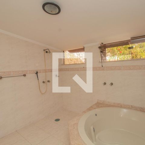 Casa à venda com 434m², 4 quartos e 8 vagas Casa à venda com 434m², 4 quartos e 8 vagasBanheiro Quarto 1