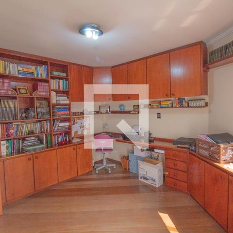 Casa à venda com 434m², 4 quartos e 8 vagas Casa à venda com 434m², 4 quartos e 8 vagasQuarto 4