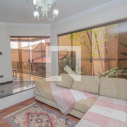 Casa à venda com 434m², 4 quartos e 8 vagas Casa à venda com 434m², 4 quartos e 8 vagasSala