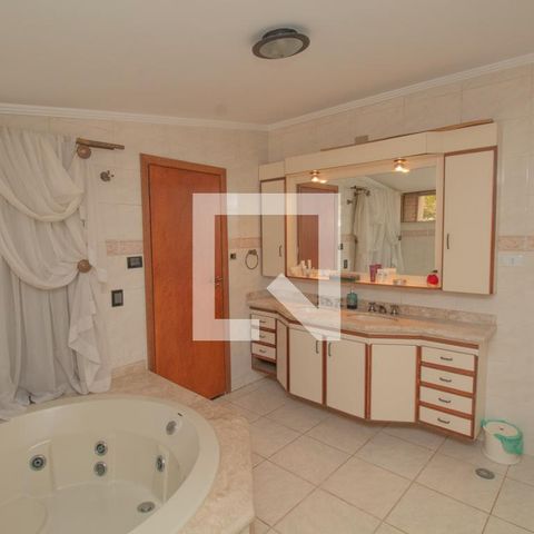Casa à venda com 434m², 4 quartos e 8 vagas Casa à venda com 434m², 4 quartos e 8 vagasBanheiro Quarto 1