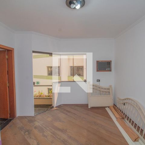 Casa à venda com 434m², 4 quartos e 8 vagas Casa à venda com 434m², 4 quartos e 8 vagasQuarto 2