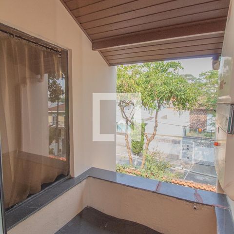 Casa à venda com 434m², 4 quartos e 8 vagas Casa à venda com 434m², 4 quartos e 8 vagasVaranda